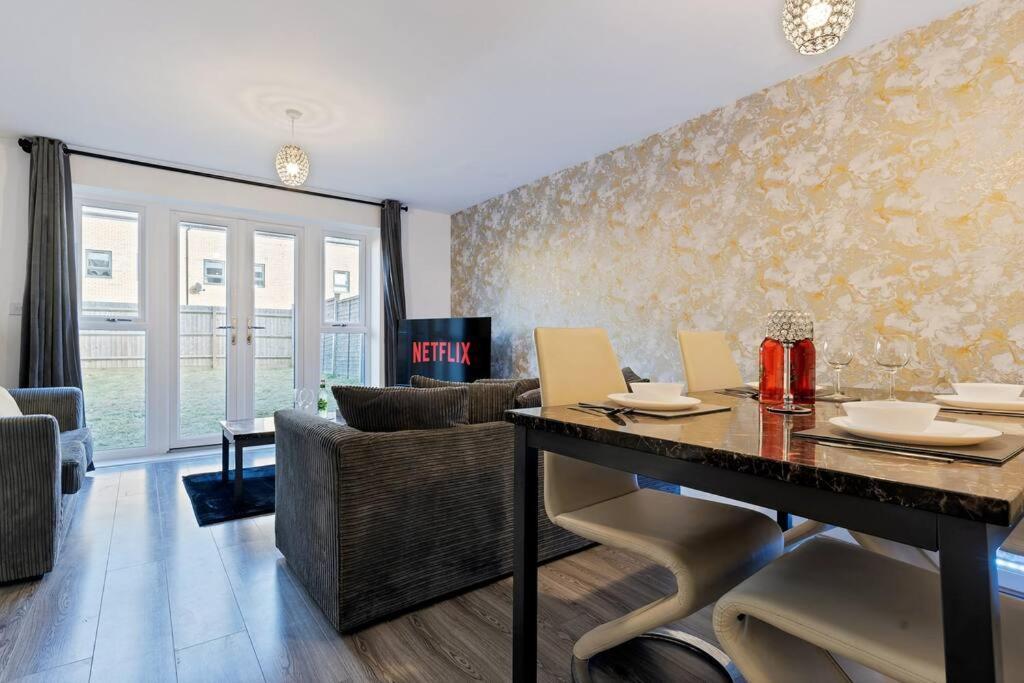 Luxury Birmingham City Centre Townhouse With Free Parking - Sleeps 4 - Perfect For Contractors, Business Travellers, Families And Other Groups - Near Bullring, Newstreet, Selfridges, Nec, Nia & Birmingham Airport Dış mekan fotoğraf