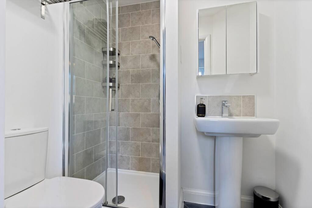 Luxury Birmingham City Centre Townhouse With Free Parking - Sleeps 4 - Perfect For Contractors, Business Travellers, Families And Other Groups - Near Bullring, Newstreet, Selfridges, Nec, Nia & Birmingham Airport Dış mekan fotoğraf
