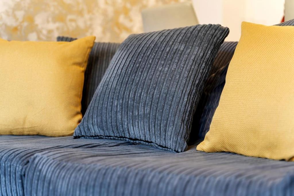 Luxury Birmingham City Centre Townhouse With Free Parking - Sleeps 4 - Perfect For Contractors, Business Travellers, Families And Other Groups - Near Bullring, Newstreet, Selfridges, Nec, Nia & Birmingham Airport Dış mekan fotoğraf