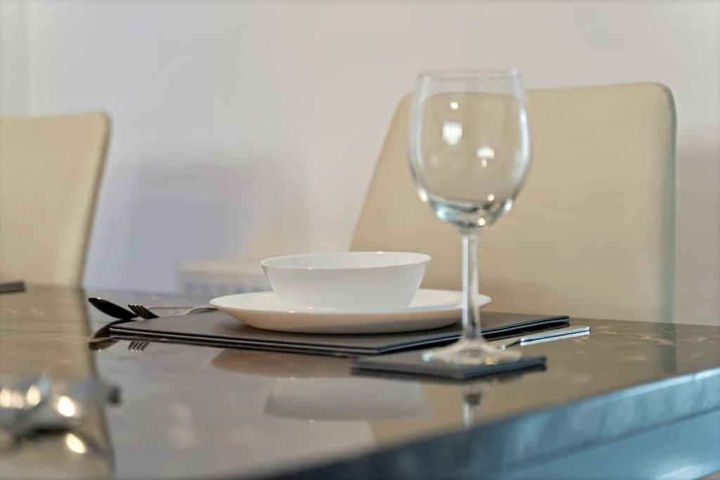 Luxury Birmingham City Centre Townhouse With Free Parking - Sleeps 4 - Perfect For Contractors, Business Travellers, Families And Other Groups - Near Bullring, Newstreet, Selfridges, Nec, Nia & Birmingham Airport Dış mekan fotoğraf