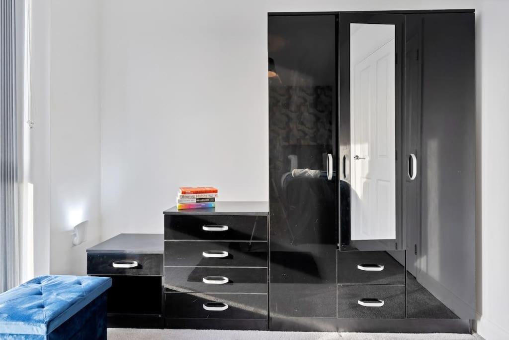 Luxury Birmingham City Centre Townhouse With Free Parking - Sleeps 4 - Perfect For Contractors, Business Travellers, Families And Other Groups - Near Bullring, Newstreet, Selfridges, Nec, Nia & Birmingham Airport Dış mekan fotoğraf