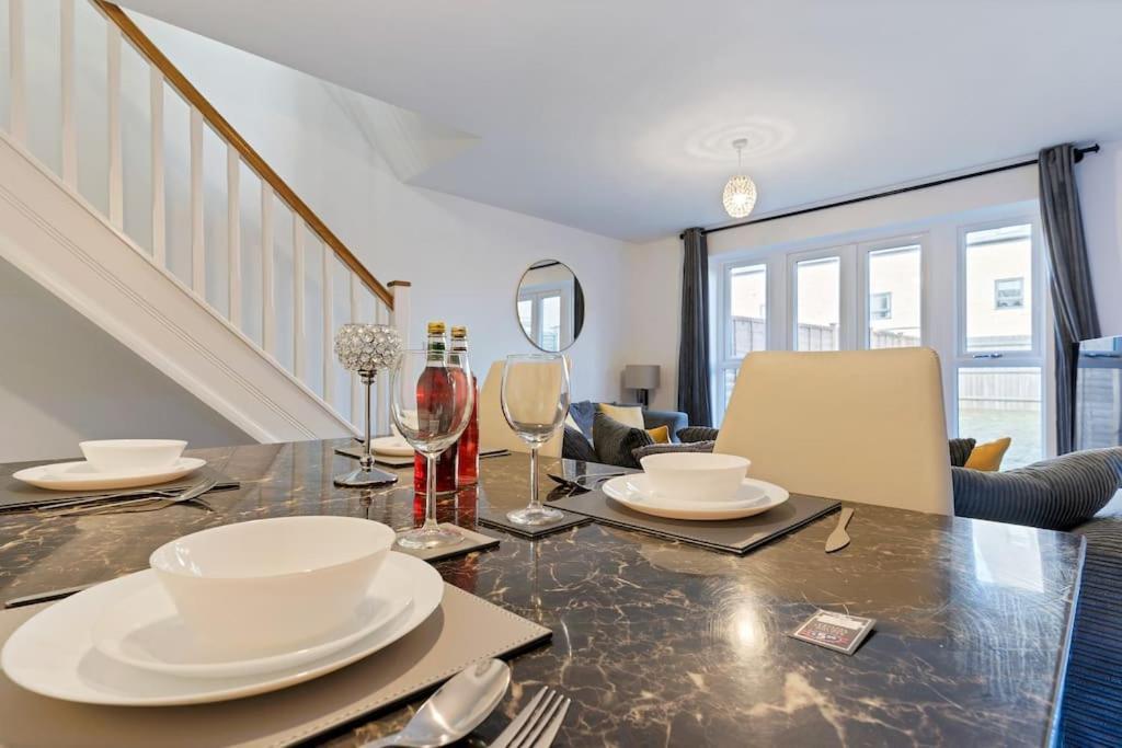 Luxury Birmingham City Centre Townhouse With Free Parking - Sleeps 4 - Perfect For Contractors, Business Travellers, Families And Other Groups - Near Bullring, Newstreet, Selfridges, Nec, Nia & Birmingham Airport Dış mekan fotoğraf