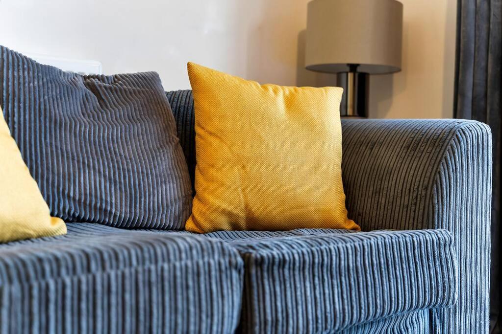 Luxury Birmingham City Centre Townhouse With Free Parking - Sleeps 4 - Perfect For Contractors, Business Travellers, Families And Other Groups - Near Bullring, Newstreet, Selfridges, Nec, Nia & Birmingham Airport Dış mekan fotoğraf